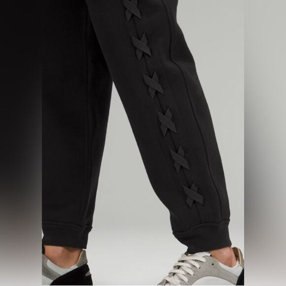 LULULEMON HIGH RISE JOGGER BRAIDED DETAIL SWEAT PANT BLACK 4 ATHLEISURE - Picture 1 of 8